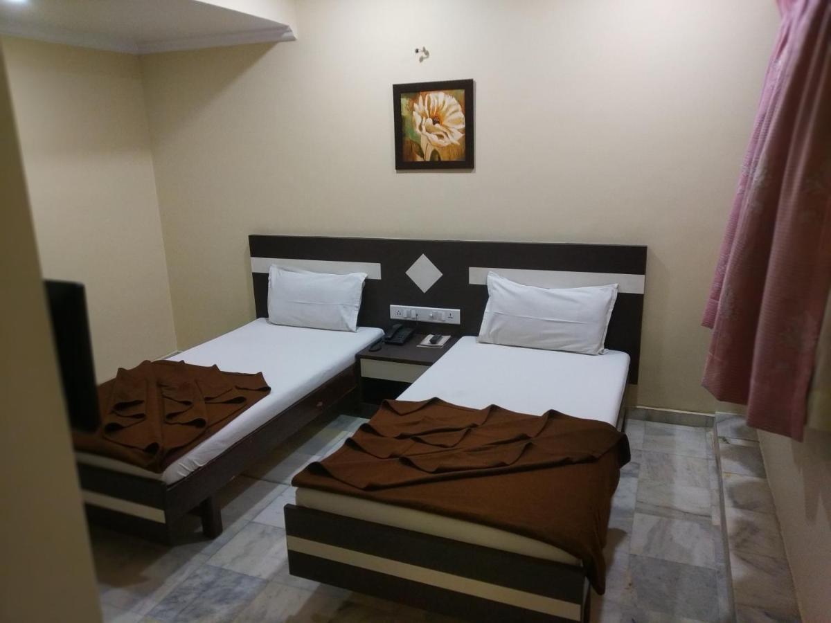 Hotel Alpha Vadodara Exterior foto
