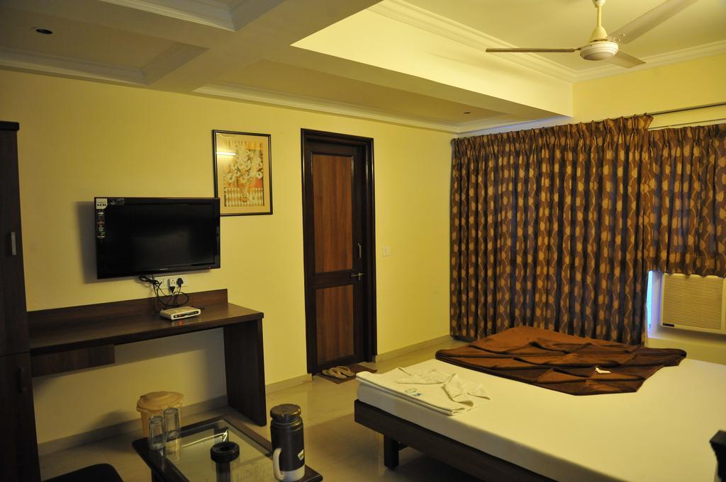Hotel Alpha Vadodara Zimmer foto