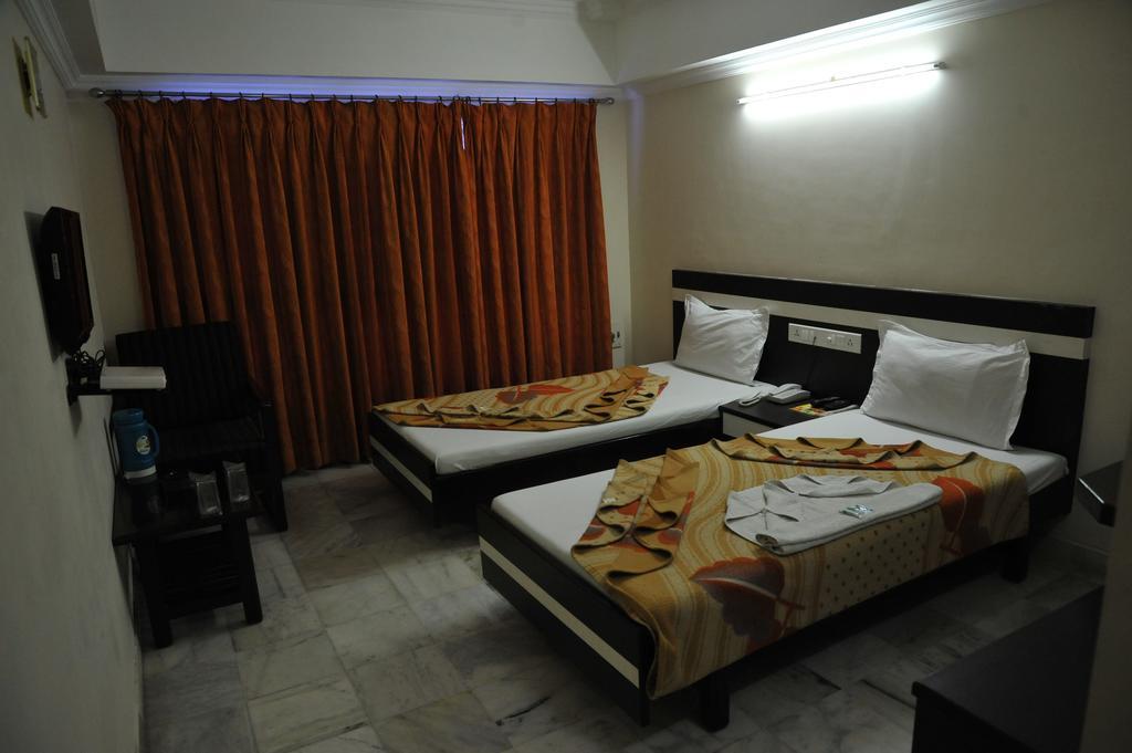 Hotel Alpha Vadodara Exterior foto